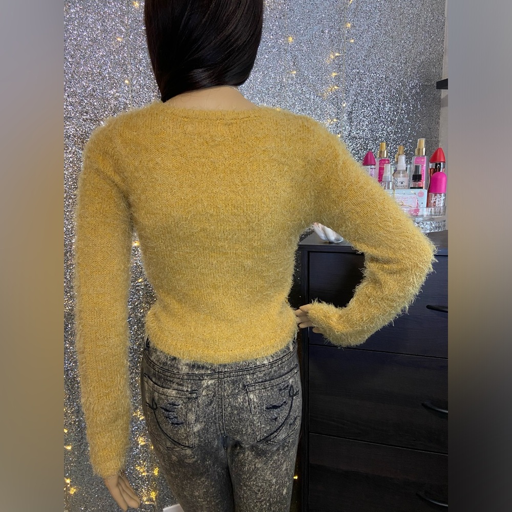 ‼️CLEARANCE Item‼️| Fuzzy Gold Scrunch Sweater - Picture 5 of 9